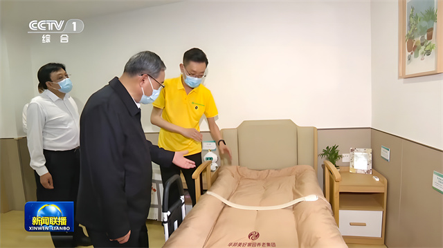 1683338890411920.jpg 李強了解養(yǎng)老床位服務(wù).jpg